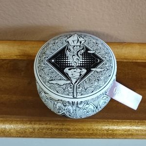 New!  Soy Candle In Covered Tin - 4.4 Oz - Lemon & Ginger Drizzle Cake Scent